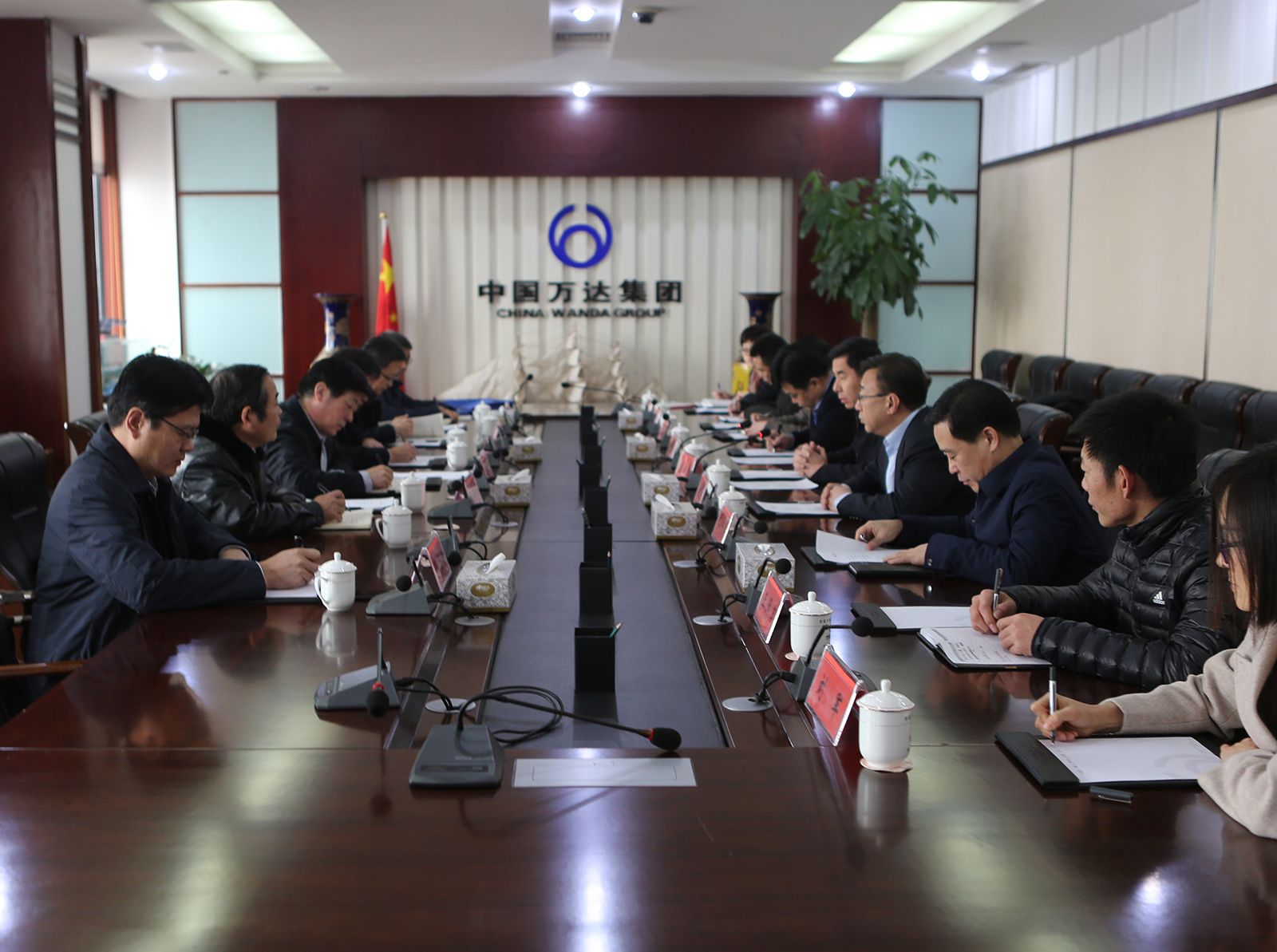 東營(yíng)市發(fā)改委到萬達(dá)集團(tuán)開展“送政策上門精準(zhǔn)對(duì)接” 服務(wù)民營(yíng)企業(yè)活動(dòng)