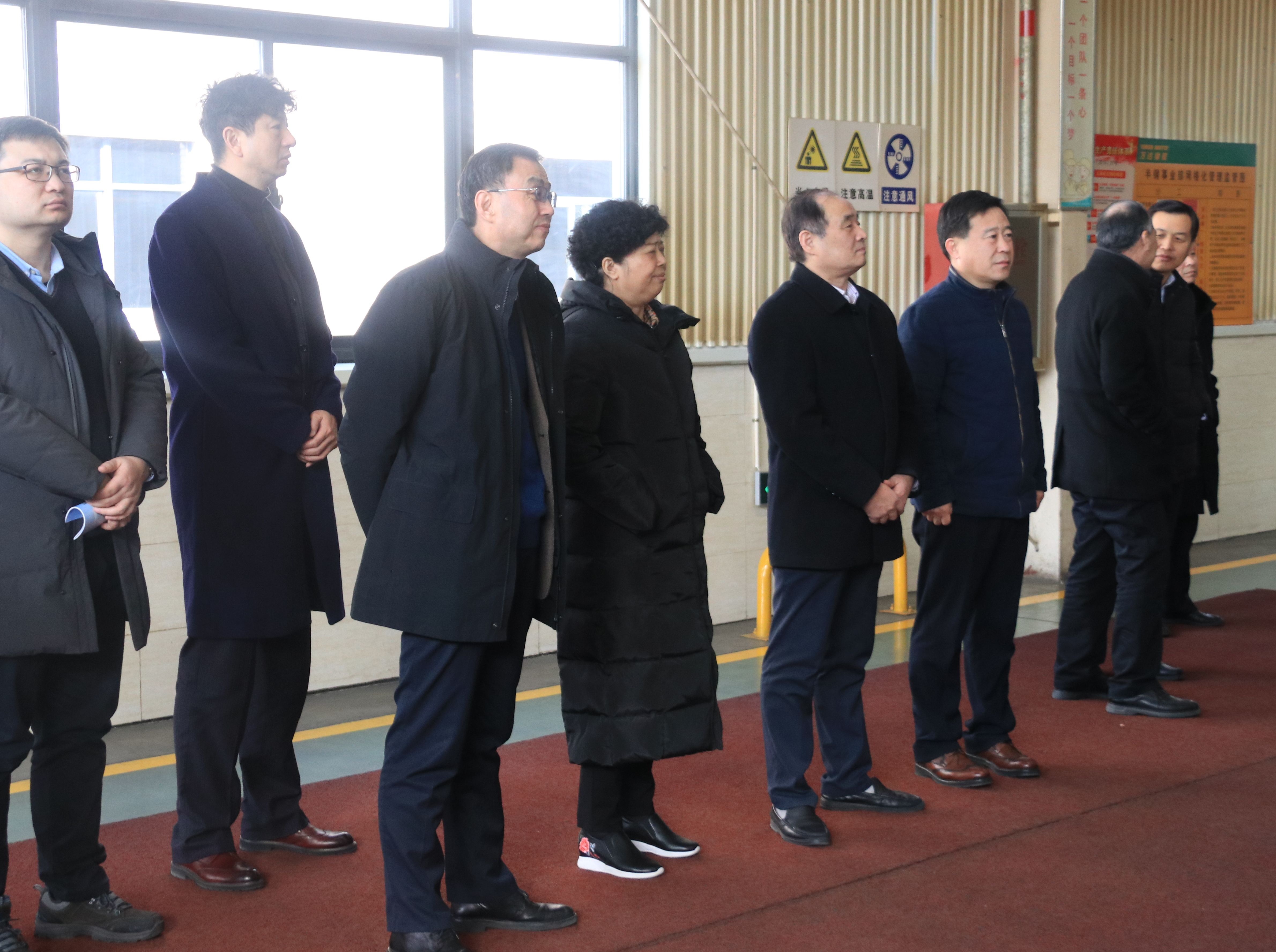 省工信廳總經(jīng)濟(jì)師耿憲海一行蒞臨橡膠集團(tuán)調(diào)研指導(dǎo)工作