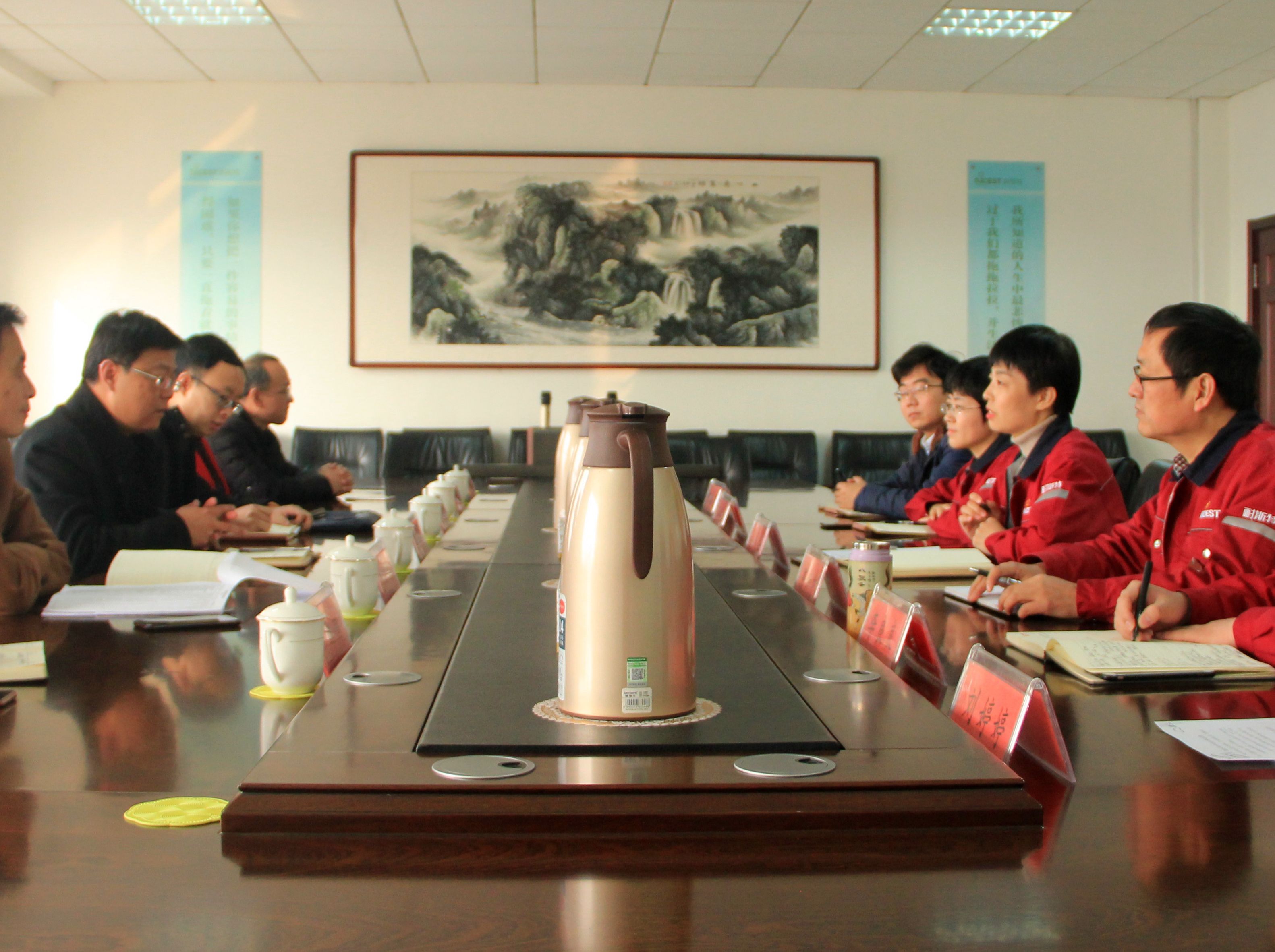 墾利區(qū)商務局領導一行到耐斯特調(diào)研指導工作